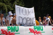 Manifestation contre le dopage sur le tour.
