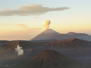Volcans de Semeru et Bromo � Java  en Indon�sie