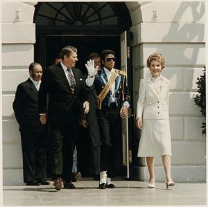Michael jackson avec les Reagans.