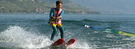 Le ski nautique.