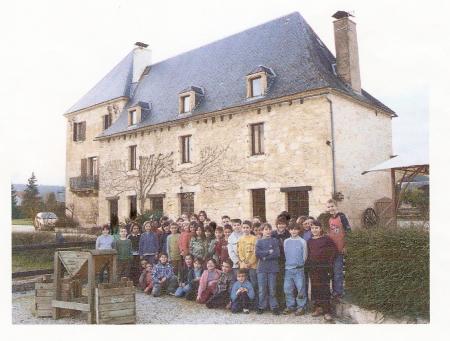 devant le Manoir du Chambon