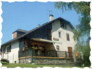 Visitez le g�te expos� c�t� Pays-Basque : Meubl� Larrecq � l'arri�re.