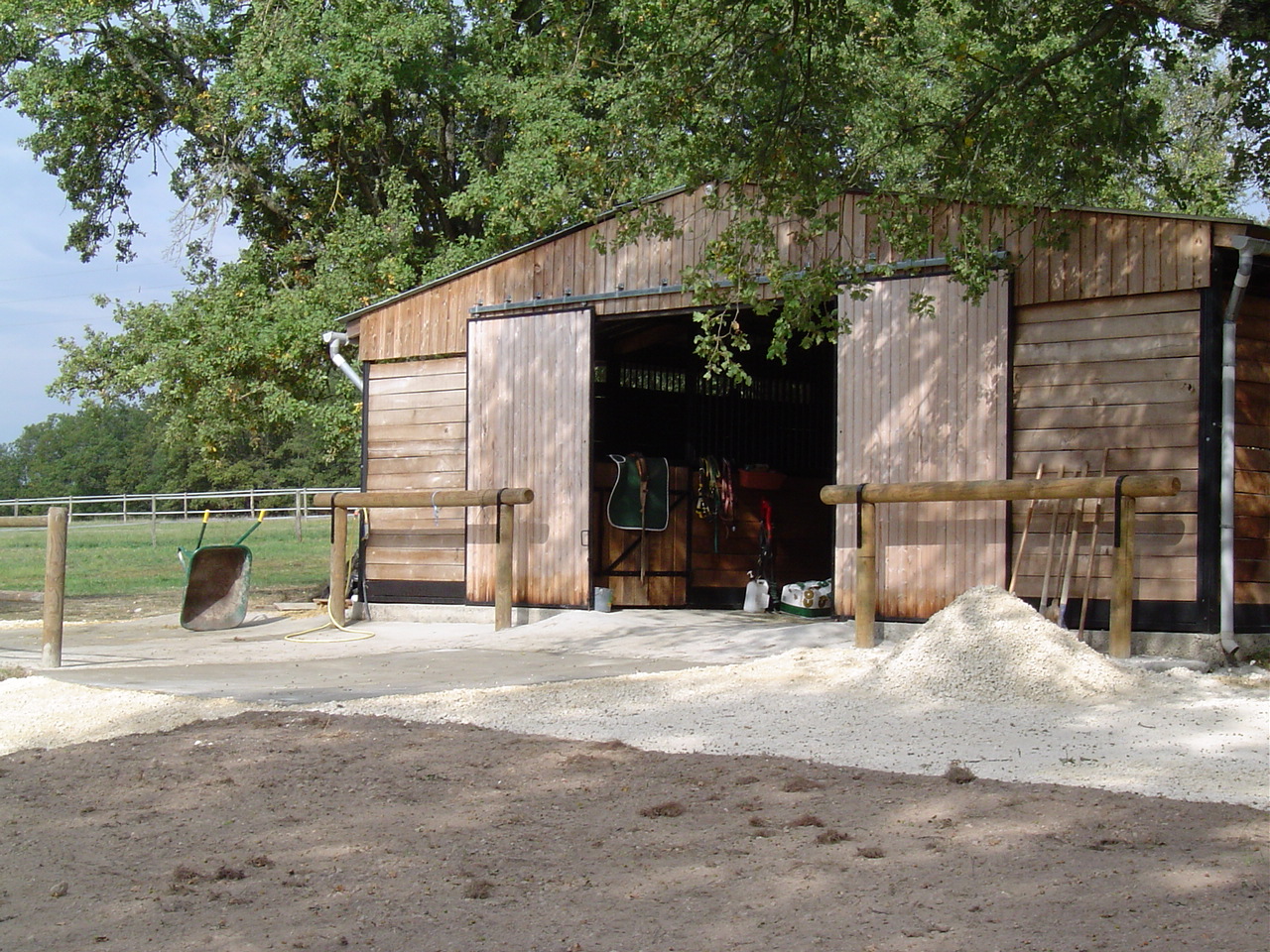 BOXES BARNS BOXES BARNS