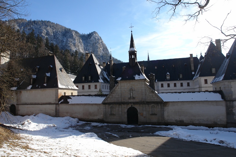 http://www.e-monsite.com/s/2008/02/09/lafagotiere-gite/entree-monastere-i9i24.jpg