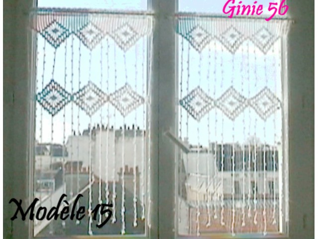 Les rideaux en crochet suspendus. Les rideaux en crochet suspendus.