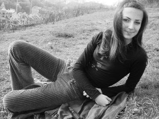Alisa Kuzmenko découpe son chien et se prend en photo
