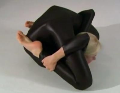 Zlata la femme la plus  élastique du monde  (  flexible )