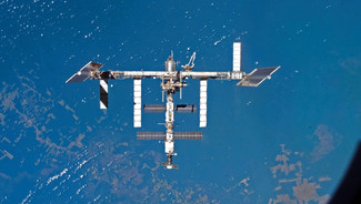 La Station spatiale internationale (ISS) en orbite autour du Globe