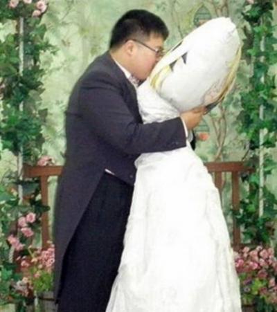 Jin-Gyu se marie avec un oreiller ( mariage bizarre )