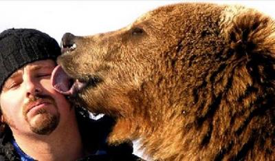 l'ours Brutus le meilleur ami de Casey Anderson  