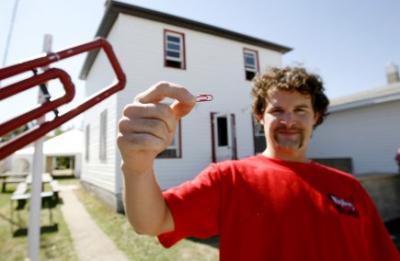 Kyle MacDonald à échangé un trombone rouge contre une maison