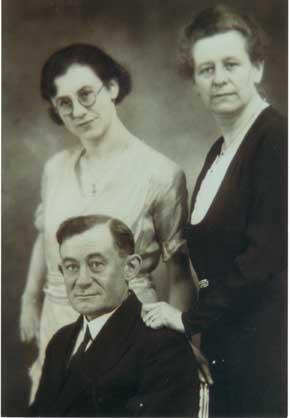 F.Charles, sa fille et son &eacute;pouse