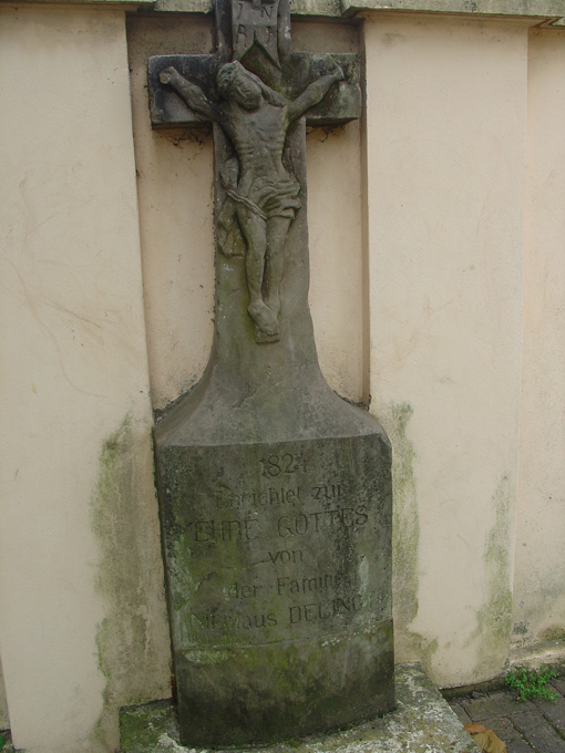 stele D&eacute;linot