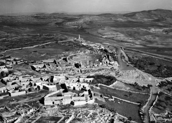 4e7582l-dougga_vu_d-avion_1950.jpg